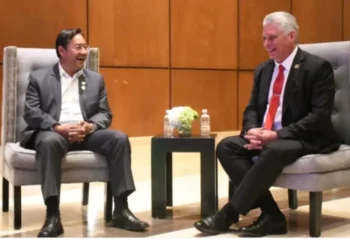 El presidente Luis Arce y su homólogo Miguel Díaz-Canel. (Foto: ABI)