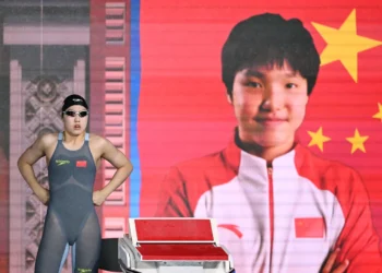 La adolescente nadadora china de 12 años Yu Zidi causa sensación en el mundial (AFP)