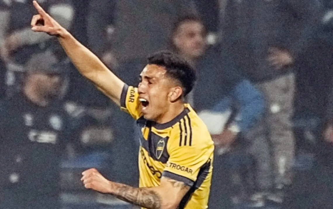 Alan Velasco grita su gol con Boca Juniors