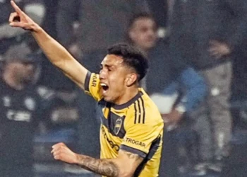 Alan Velasco grita su gol con Boca Juniors