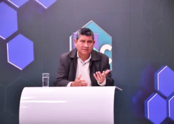 El viceministro de Educación Regular, Eudal Tejerina, en entrevista en Bolivia TV. FOTO: Ministerio de Educación