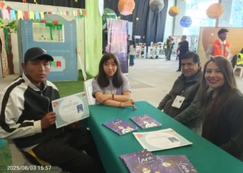 Sol compartió su producción literaria en la Feria Internacional del Libro de La Paz. FOTO: Susan Velasco