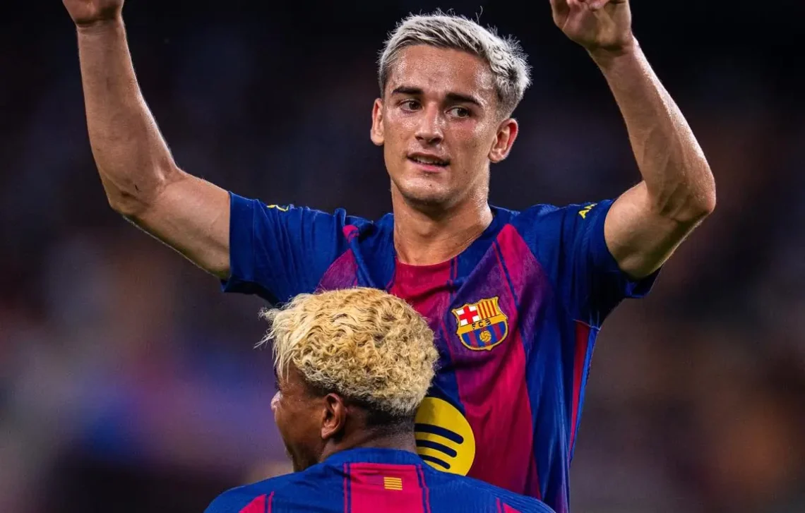 Dani Olmo y Lamine Yamal festejan el gol del FC Barcelona