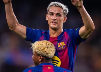 Dani Olmo y Lamine Yamal festejan el gol del FC Barcelona