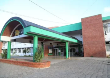 Fachada del Hospital Japonés, donde atendieron a la joven