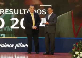 Arce recibe los resultados finales del Censo 2024. Foto: INE.