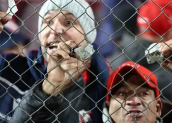 Hinchas en el partido entre Independiente y U de Chile