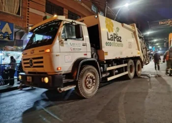 El recojo de basura con percances por bloqueo en el relleno sanitario de Sak'a Churu. FOTO:GAMLP