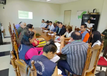 Delegación defensorial se reúne con representante del TDJ de Pando. (Foto: Defensoría)