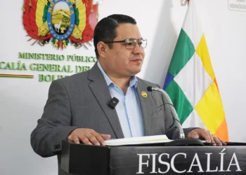 El fiscal general del Estado, Roger Mariaca, en conferencia de prensa. FOTO: FGE