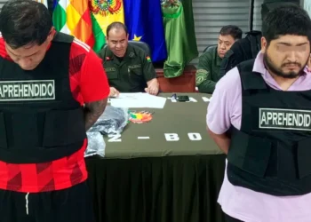 La Policía presentó a los dos aprehendidos/ Policía Boliviana