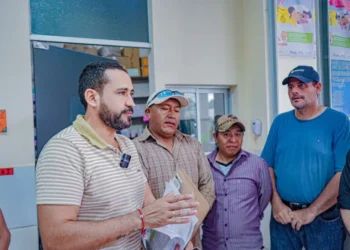 El alcalde de Trinidad, Cristhian Cámara, y su gabinete decidieron reducir sus sueldos. FOTO: GAMT