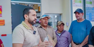 El alcalde de Trinidad, Cristhian Cámara, y su gabinete decidieron reducir sus sueldos. FOTO: GAMT