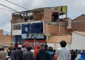 La explosión de un calefón causó destrozos en un sauna en un barrio de la ciudad de Potosí. FOTO: RRSS