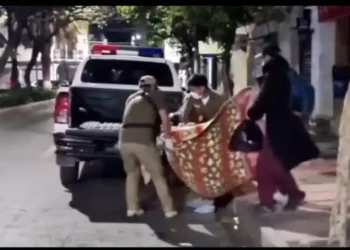 La Policía y la Fiscalía realizaron el levantamiento del cuerpo de la víctima. FOTO: RRSS
