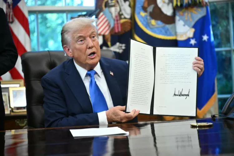 Donald Trump presiona con la justicia a quienes lo cuestionan/AFP
