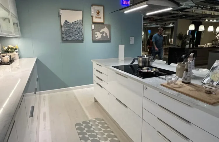 Aplicarán un arancel global del 25% a los muebles de cocina y tocadores/AFP