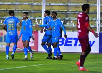 El dominicano Dorny Romero celebra uno de sus dos goles este viernes en el Hernando Siles (APG).