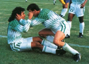 Etcheverry y Baldivieso se felicitan tras el triunfo a Berasil.