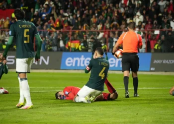 Llanto y emoción al final del partido al lograr el pase al repechaje (APG)