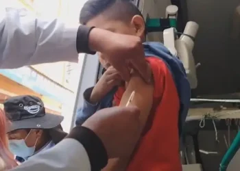 La vacunación contra el sarampión es requisito para el cobro del bono Juancito Pinto. Foto: Ministerio de Salud