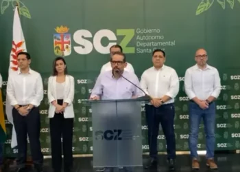El gobernador de Santa Cruz, Luis Fernando Camacho, posesionó a su nuevo gabinete.