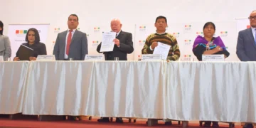 Vocales electorales del TSE participan de un acto institucional. (Foto: TSE)