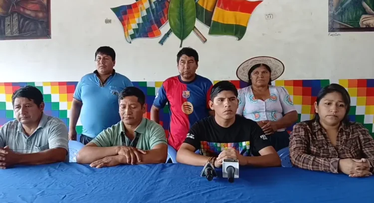 Dirigentes de la Central Sindical de Comunidades Interculturales Primero de Mayo en el Trópico de Cochabamba.