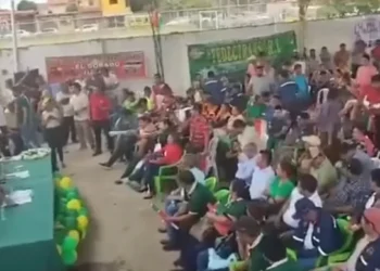 Vocero del PDC se reúne con los transportistas de Santa Cruz.