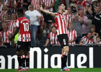 El centrocampista del Athletic Bilbao Oihan Sancet celebra un gol en el partido liguero contra el Rayo Vallecano. (FOTO: AFP)