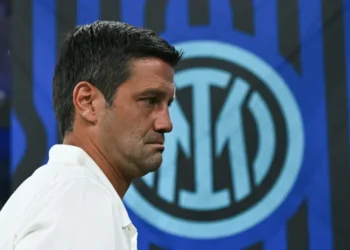 El entrenador rumano del Inter de Milán, Cristian Chivu, durante el partido que opuso a su equipo con el Torino. (FOTO: AFP)