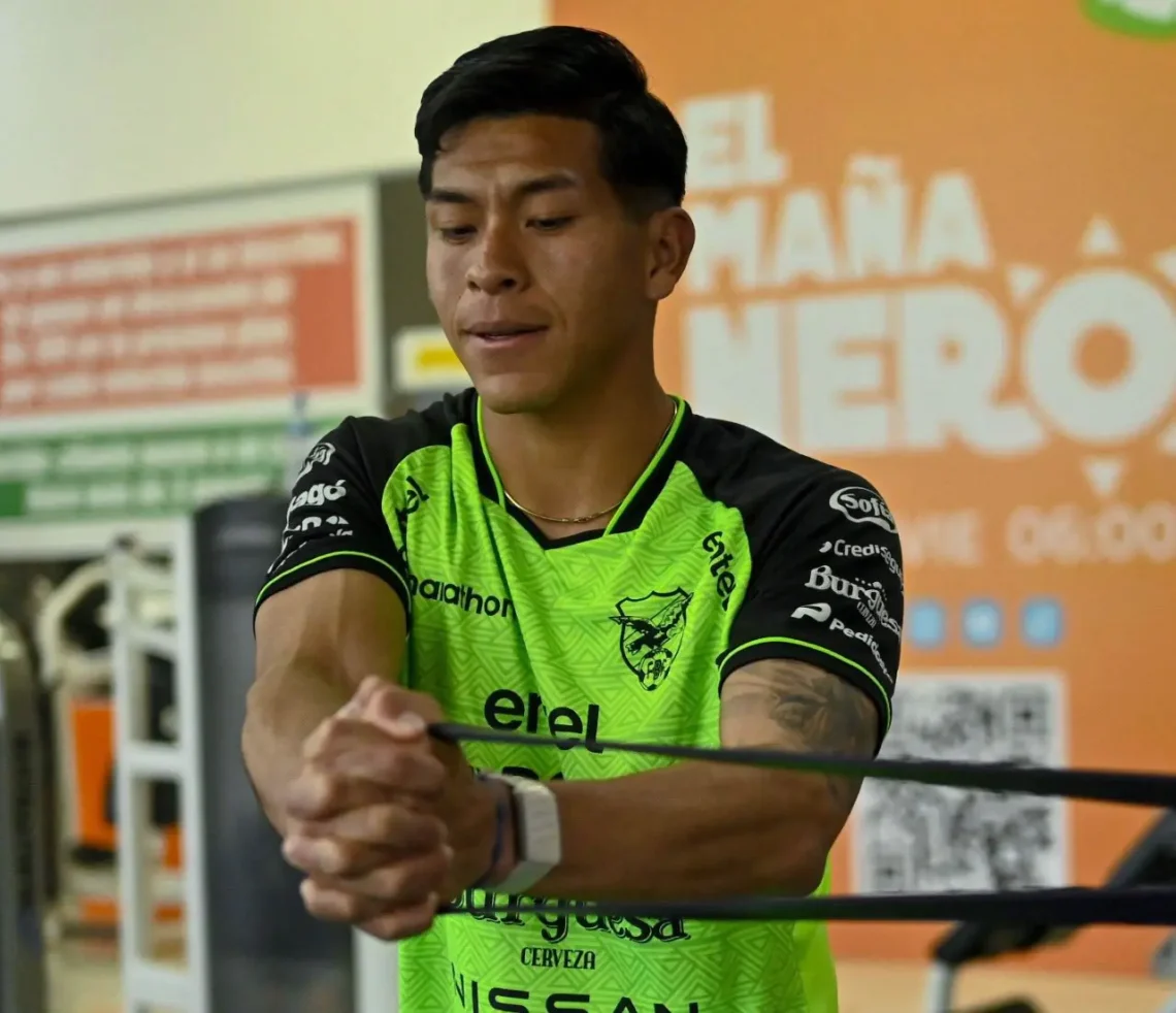 El volante de marca Ervin Vaca en pleno trabajo de gimnasio (FBF).