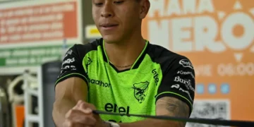 El volante de marca Ervin Vaca en pleno trabajo de gimnasio (FBF).