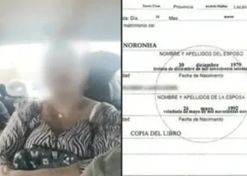 Esposa del capo del PCC en una patrulla policial.
ABI