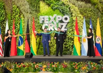 Jean Pierre Antelo y Klaus Frerking cortan la cinta. Foto: Cainco.