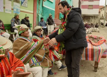 Juan Pablo Velasco, de Libre, visitó comunidades campesinas en La Paz.
Foto: JP Velasco