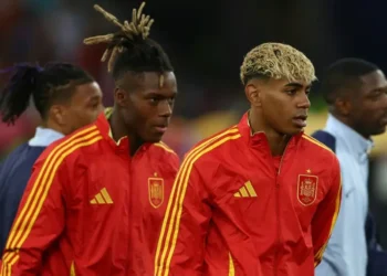 Nico Williams y Lamine Yamal antes de jugar con España ante Francia. (FOTO: AFP)