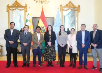 Autoridades nacionales y de la OIEA. Foto: Cancillería.