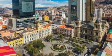 Plaza Murillo, corazón político de Bolivia, con el Palacio Quemado, y los edificios de la Asamblea Legislativo y la Casa Grande del Pueblo. Foto: Archivo.