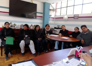 Familiares de dos fallecidos durante la pandemia buscan explicaciones por la desaparición de los restos de sus seres queridos. FOTO: GAMLP