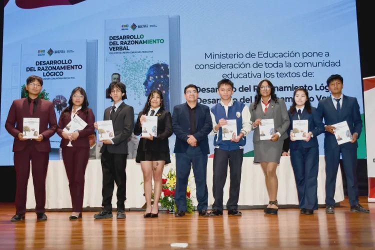Los textos fueron presentados en un acto especial. Foto: Ministerio de Educación.
