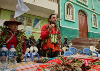 Juan Pablo Velasco comparte un apthapi en Amarete, Charazani. Foto: JP Velasco