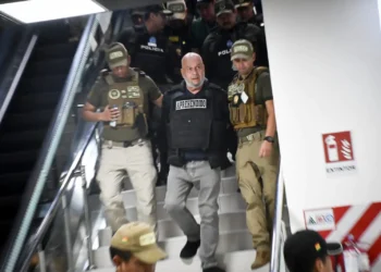 El exministro de Gobierno Arturo Murillo llega al aeropuerto ninternacional de Viru Viru.
Foto: Ministerio de Gobierno