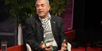 El primer embajador del Estado de Palestina en Bolivia, Mahmoud Elalwan. En Piedra, Papel y Tinta de La Razón. Foto: Oswaldo Aguirre.