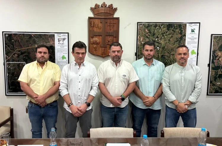 Paz Pereira con representantes del agro en una reunión cuando aún era candidato. Foto: CAO.