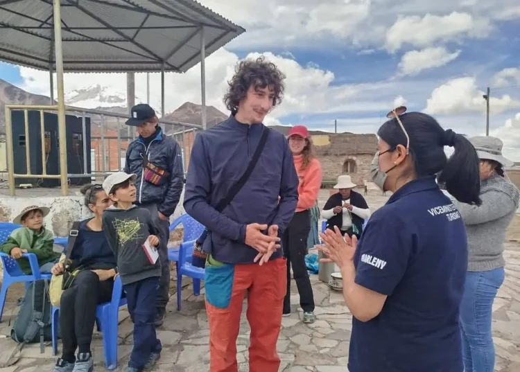 Extranjeros visitan la zona del altiplano boliviano. (Foto: ABI)