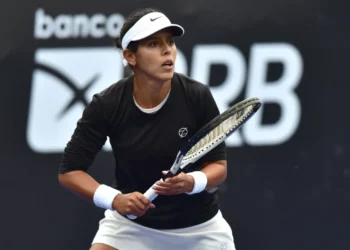 La tenista boliviana Noelia Zeballos en plena competencia.