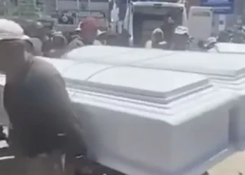 Cinco cuerpos de los músicos fallecidos en un accidente den Perú fueron repatriados este viernes. FOTO: RRSS