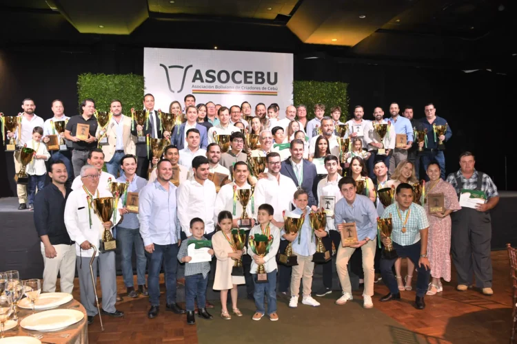Asocebú entregó reconocimientos a criadores y expositores que lideraron el Ranking Nacional de Razas Cebuinas 2024-2025. Foto: Asocebú.