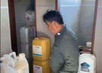 El diputado Arce en las instalacione de B-Agro. Foto: Héctor Arce.